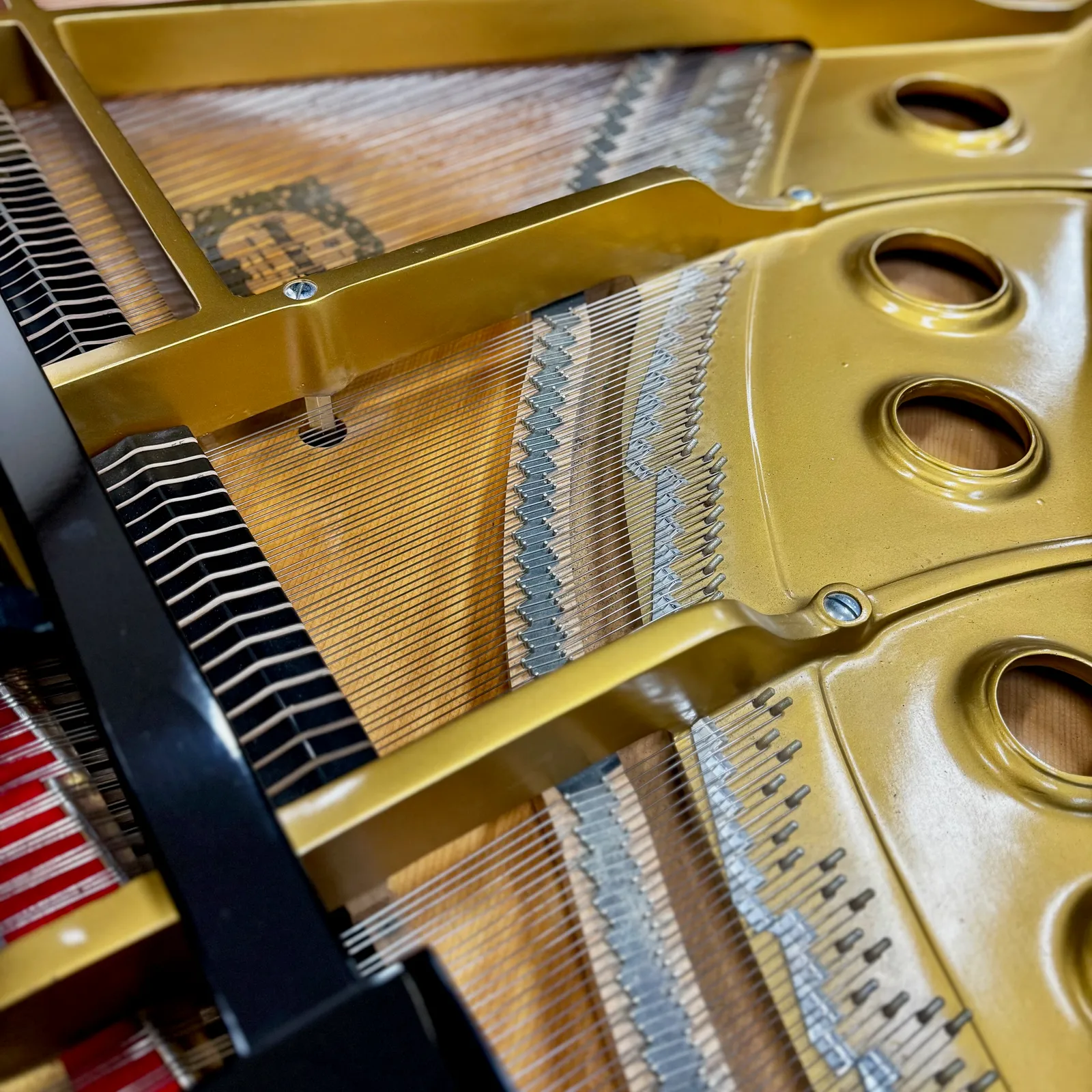 1984 young chang g185 grand piano ebony polish