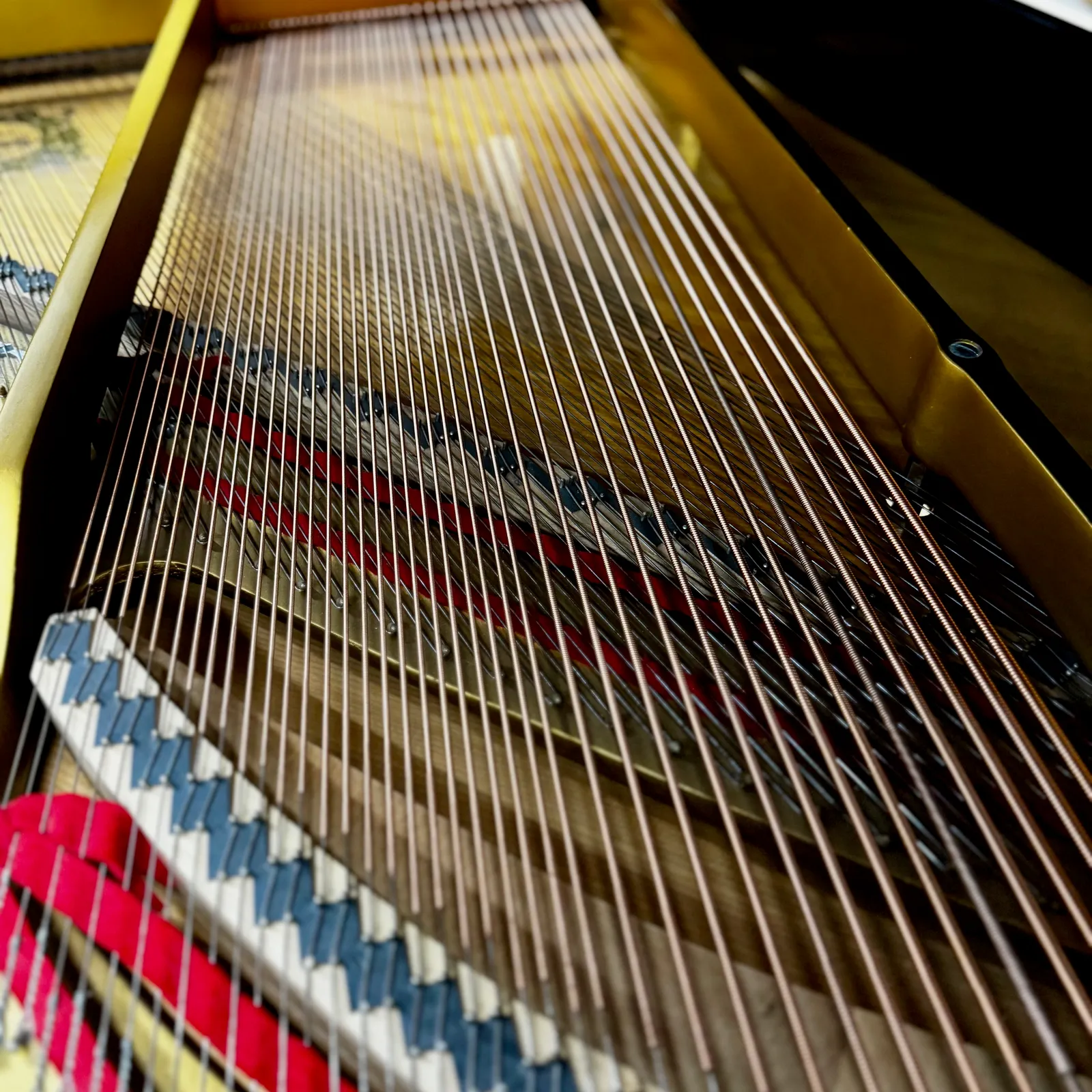 1984 young chang g185 grand piano ebony polish