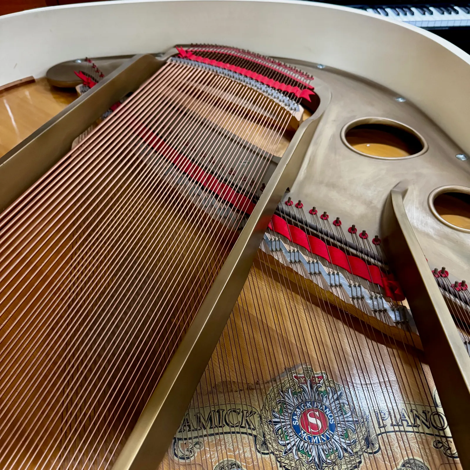 1986 samick grand piano ivory white