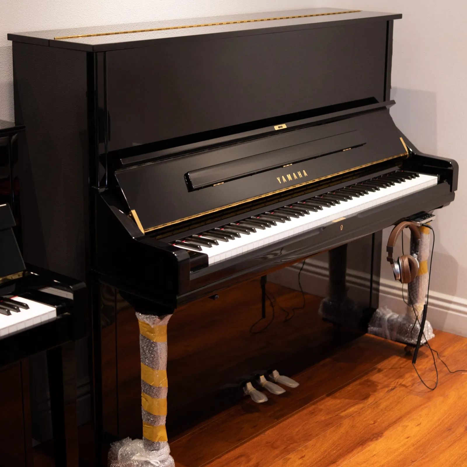 2005 Yamaha U Series U3 Upright Piano w/ Silent System Ebony Polish