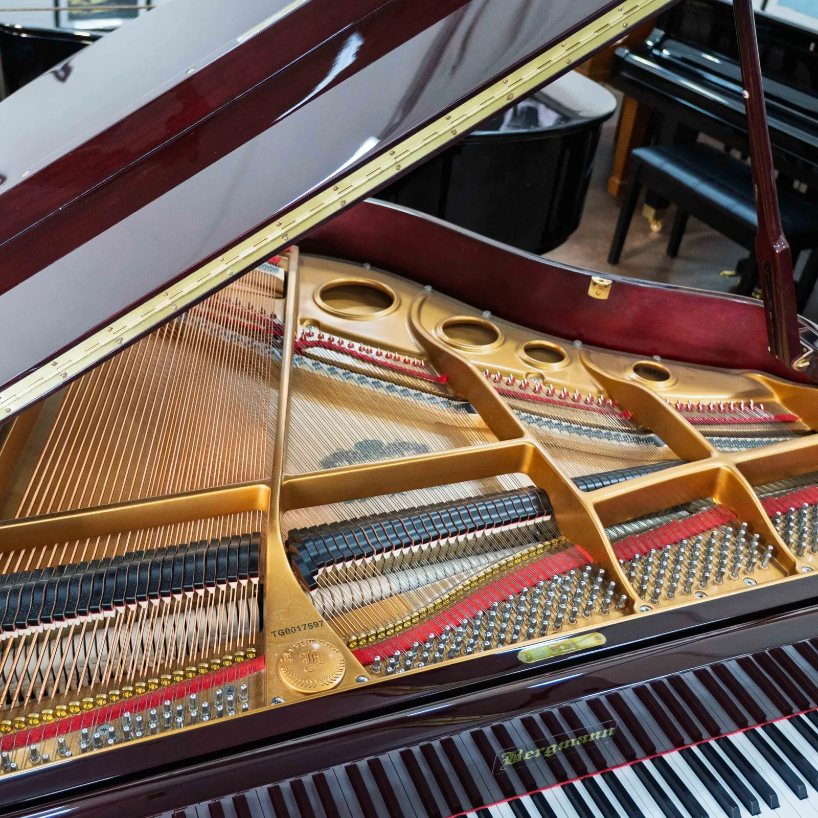 bergmann tg 150 heritage series baby grand piano mahogany polish