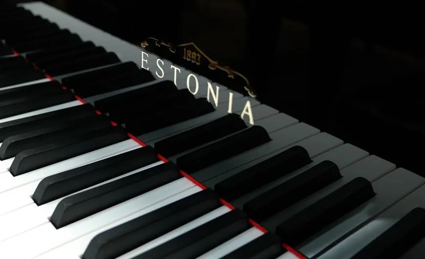 estonia l168 studio grand