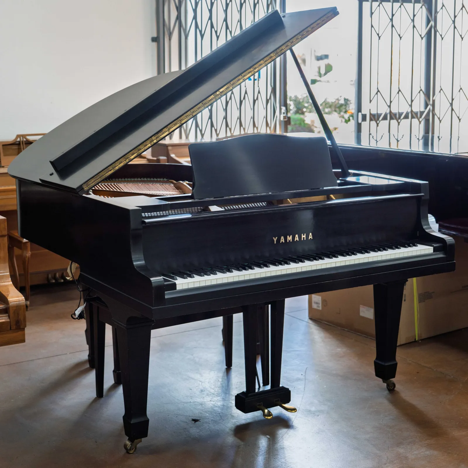 yamaha g2 grand piano vintage ebony satin