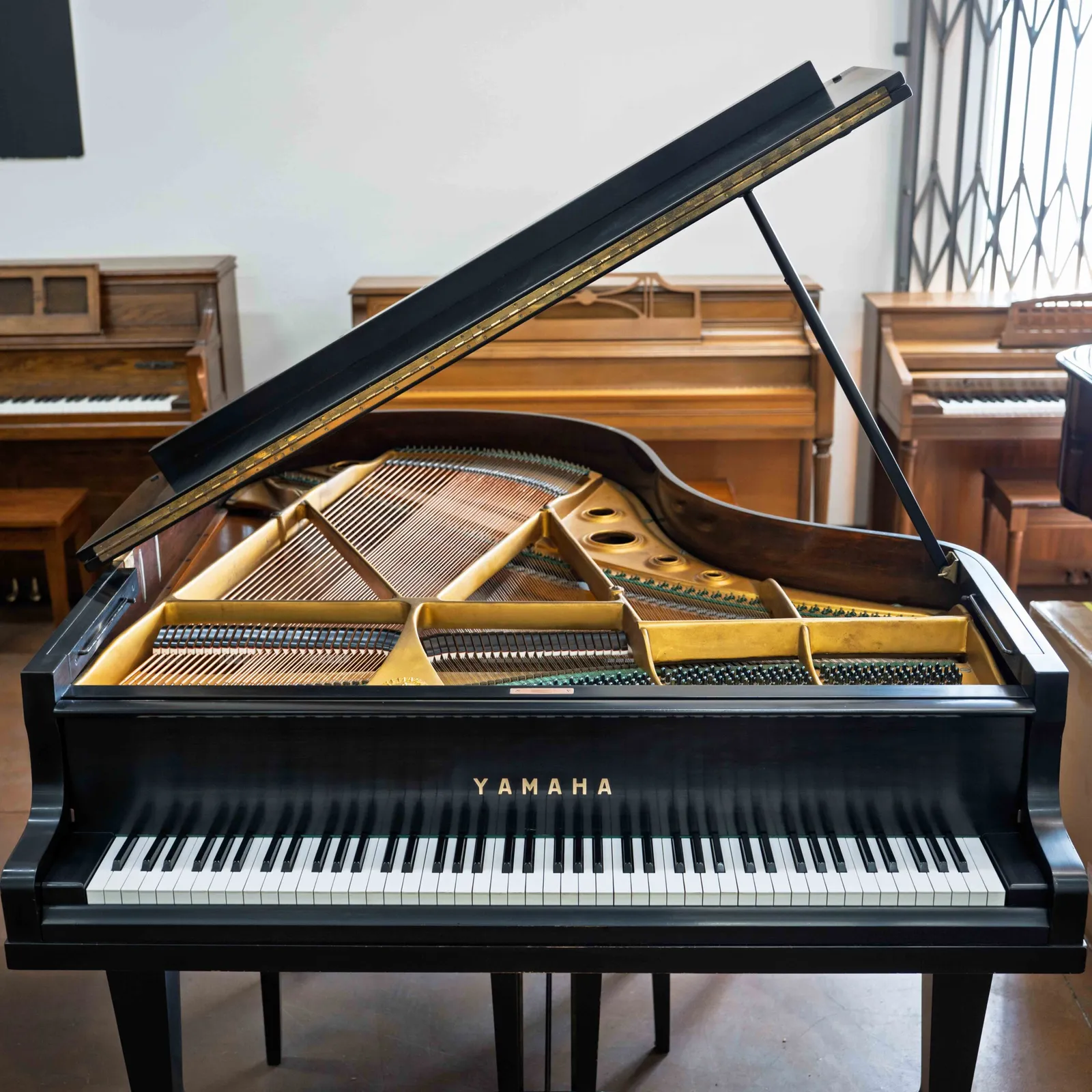 yamaha g2 grand piano vintage ebony satin